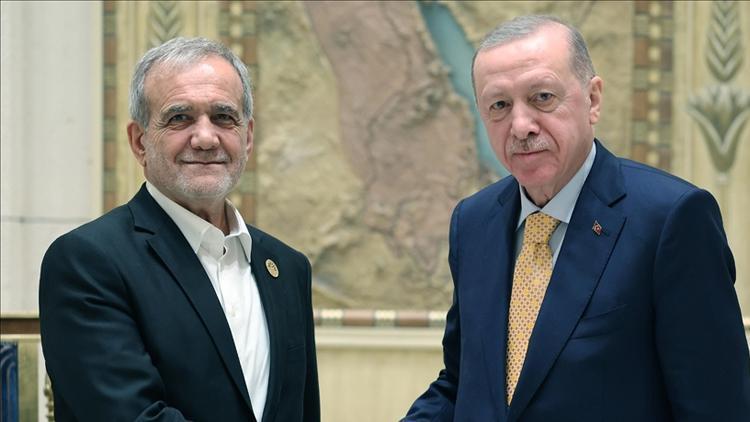 Cumhurbaşkanı Erdoğan, İran Cumhurbaşkanı ile Telefonda Görüştü