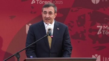Cumhurbaşkanı Yardımcısı Yılmaz: &Ccedil;ocuklarımıza, gen&ccedil;lerimize fırsat eşitliğini sağlama gayreti i&ccedil;indeyiz