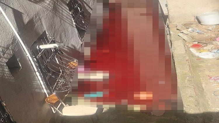 Dehşet Verici Görüntü: İki Daireyi Kurban Kanı Bastı!