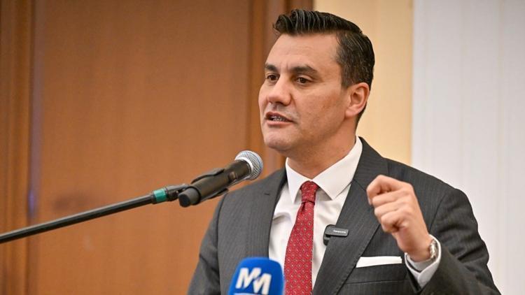 DEM Parti’den CHP Genel Başkanı Özel’e ‘Geçmiş olsun’ telefonu