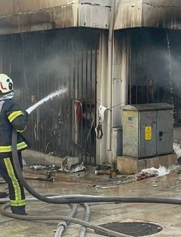 Denizli'deki Tarihi Çarşıda Yangın Paniği: 3 Katlı İş Yeri Zarar Gördü!