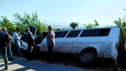 Denizli’de Servis Aracı Sazlığa Uçtu: 6 Yaralı!