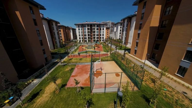 Deprem Bölgesinin Yeniden İnşası: Başkan Erdoğan 250. Konutu Teslim Edecek