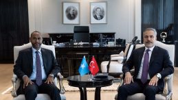 Dışişleri Bakanı Fidan, Somali Limanlar ve Deniz Ulaştırma Bakanı Nur ile bir araya geldi