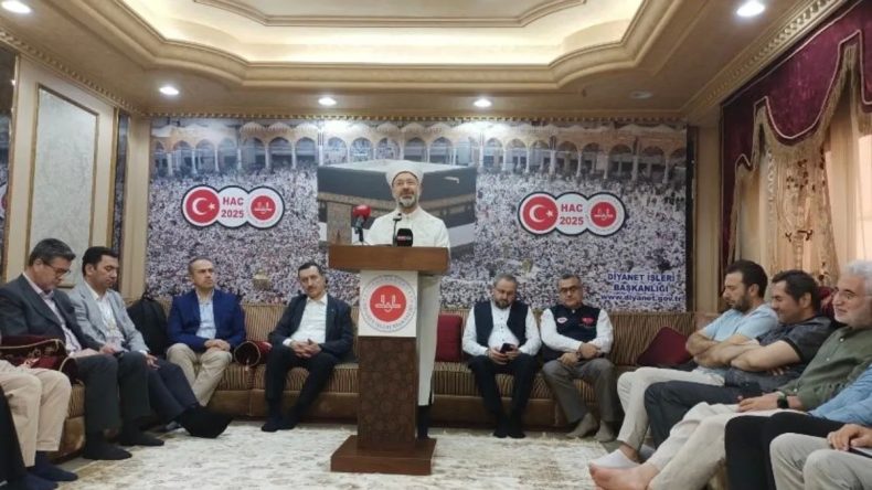 Diyanet İşleri Başkanı Ali Erbaş Mekke’de Basın Mensuplarıyla Bayramlaştı