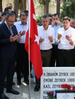 Dr. Mehmet Kasapoğlu’ndan Merhum Başkan Zeyrek’in Ailesine Taziye Ziyareti