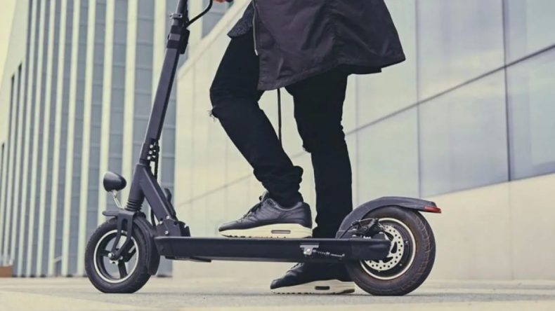Elektrikli Scooter’lara Sigorta: Hükümet Meclis’e Sundu! Plaka Sistemi Geliyor