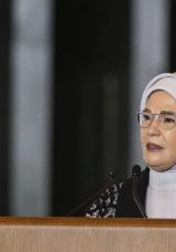 Emine Erdoğan Koruyucu Aile G&uuml;n&uuml;'n&uuml; Kutladı