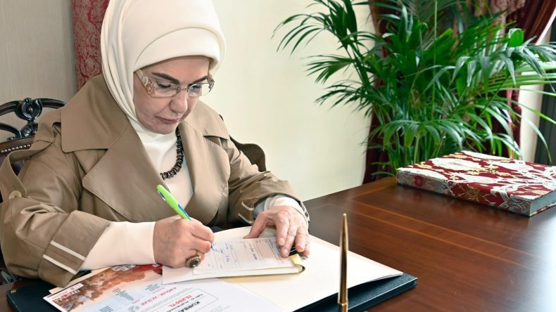 Emine Erdoğan, Türk Kızılay’a kurban bağışında bulundu