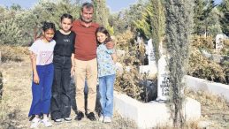Enkazdan kurtardığı evlatlarına hem anne hem baba oldu