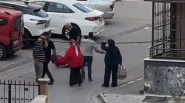 Eşi tarafından bıçakla rehin alınan kadın böyle kurtarıldı, o anlar saniye saniye kamerada