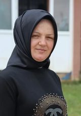 Eşinin Yarım Kalan Görevini Devraldı, 4 Rakibini Geride Bıraktı: Karabük’te Tarihe Geçen Kadın Muhtar!