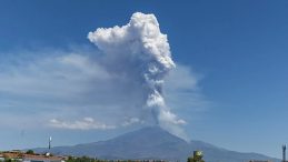 Etna Yanardağı’nda Faaliyet Artışı: Kırmızı Kod Uyarısı Yayınlandı