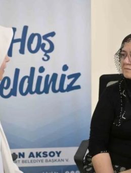 Ev sahibi tarafından Sokağa atılan Dilber teyzeye Esenyurt Belediyesi sahip çıktı