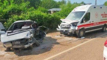 Feci Kaza! Ambulans ile Otomobil Çarpıştı: 1 Ölü, 3 Yaralı