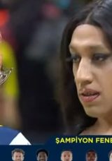 Fenerbah&ccedil;e Beko'nun Şampiyonluk Kutlamasında 'Travesti Şov' Tartışması! Taraftarlardan Ali Ko&ccedil;'a Tepkiler Yağıyor&hellip;