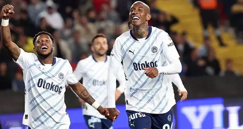 Fenerbahçe'de Sürpriz Ayrılık! İki Kulüp Birden Talip Oldu