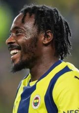 Fenerbah&ccedil;eli Yıldızın Servet Değerindeki Saati &Ccedil;alındı: Osayi Samuel Gece Kul&uuml;b&uuml;nde Tanıştığı O Kızdan Şikayet&ccedil;i Oldu!