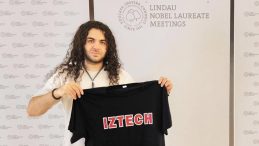Fizikçi Dr. Yusuf Karlı, Cambridge’de Kuantum Dersleri Vermeye Başladı