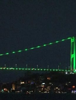 FSM Köprüsü Yeşil Renkte Işık Saçtı