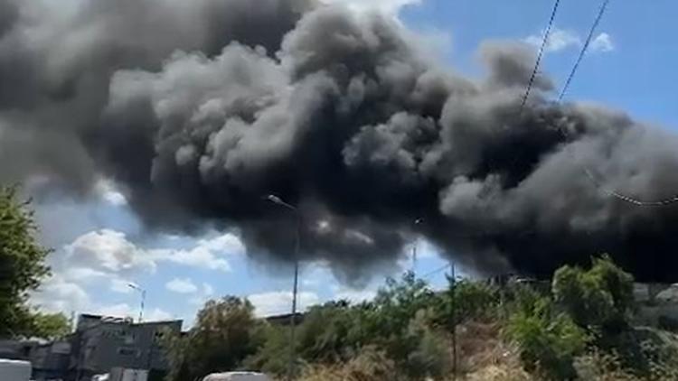 Gaziosmanpaşa’da Korkutan Yangın! Dumanlar Gökyüzünü Kapladı