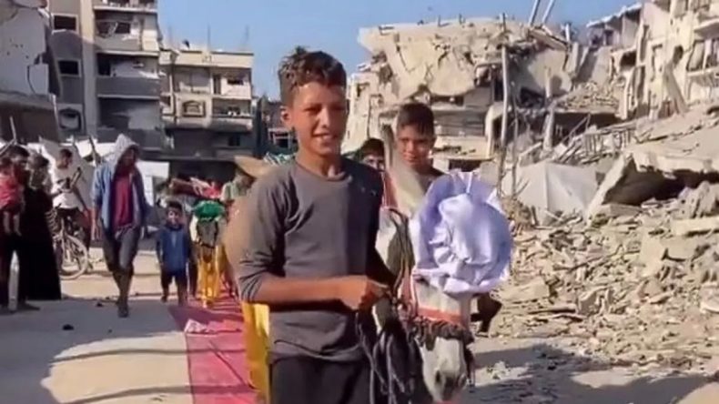 Gazze’den Dünyaya Mesaj: Yıkıntılar Arasında Sembolik Ödül Töreni