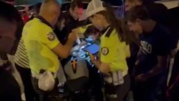 Gölcük’te Motosikletli Sürücü Dur İhtarina Uymayarak Polise Çarpıp Kaçtı