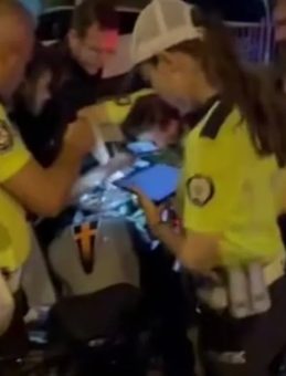 Gölcük’te Motosikletli Sürücü Dur İhtarina Uymayarak Polise Çarpıp Kaçtı