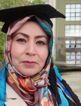 Gurbet’in Okuma Azmi: 48 Yaşında Üniversite Hayalini Gerçekleştirdi
