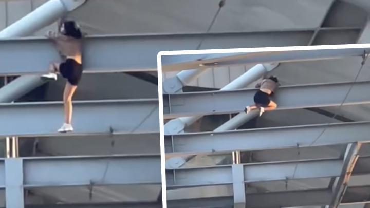 Haliç Metro Köprüsü’nde Gerilim Dolu Anlar! Demirlerden Sarktı