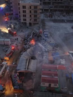 Hatay'da İşçilerin Kaldığı Prefabrik Yatakhanede Yangın Çıktı