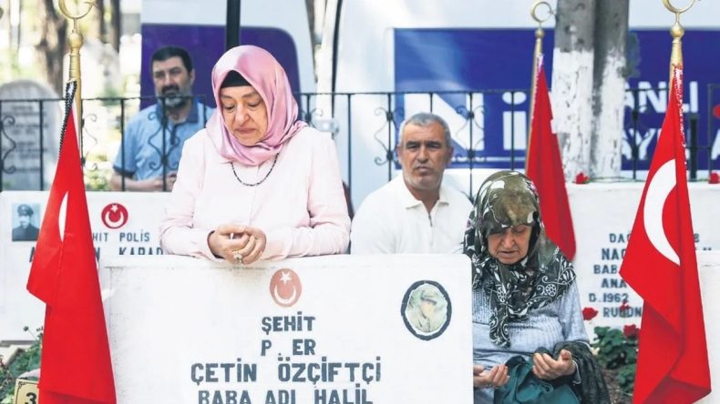 Her bayram yüreğimiz sızlıyor