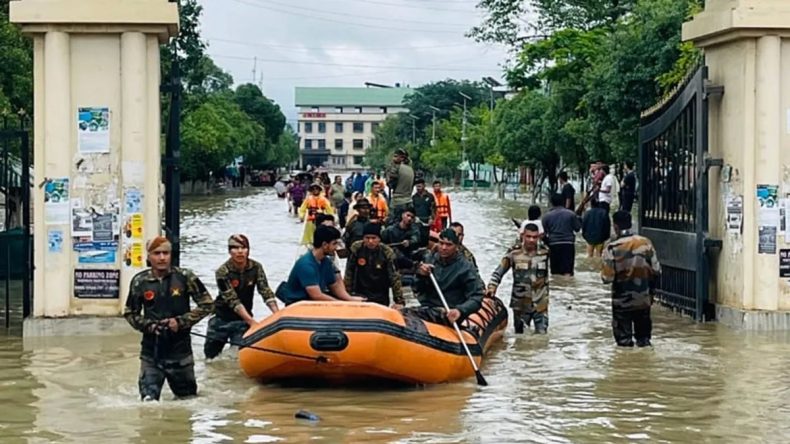 Hindistan’da Şiddetli Yağışlar Can Aldı: Ordu Devreye Girdi