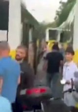 İETT Şoförü, U Dönüşü Yaptığı İçin Tepki Gösteren Yolcuların Üzerine Sürdü