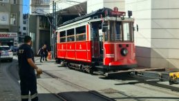 İETT’de Arıza Sorunları Devam Ediyor: Nostaljik Tramvay Yolda Kaldı