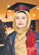 İki Kanseri Yenen Kadın, Üniversiteyi Birincilikle Tamamladı