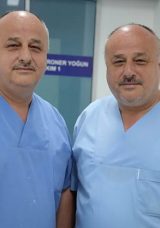 İkiz Değil, Kopya Gibiler! Bu Hastane Çalışanları Görenleri Şaşkına Çeviriyor
