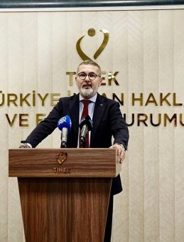 İnsan Hakları Kurumu’nda Yeni Anayasa Paneli: 1982 Anayasası Halkın Beklentilerini Karşılamıyor