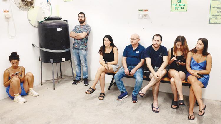 İran’dan 40 dakikada 15 füze… İsrailli vekiller sığınağa kaçtı