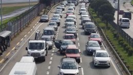 İstanbul’a dönüş çilesi başladı: Tekirdağ güzergâhında kilometrelerce araç kuyruğu