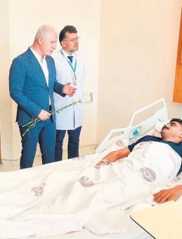 İstanbul Valisi Gül’den hastalara bayram ziyareti