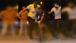 İstanbul'da Sokakta Çıplak Gezen Afrika Uyruklu Adam Tekme Tokat Döküldü