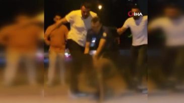 İstanbul'da Sokakta &Ccedil;ıplak Gezen Afrika Uyruklu Adam Tekme Tokat D&ouml;k&uuml;ld&uuml;