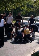 İstanbul'da yolun karşısına ge&ccedil;meye &ccedil;alışan yaşlı adama ara&ccedil; &ccedil;arptı
