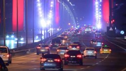 İstanbul’da Otogar ve Köprülerde Bayram Yoğunluğu