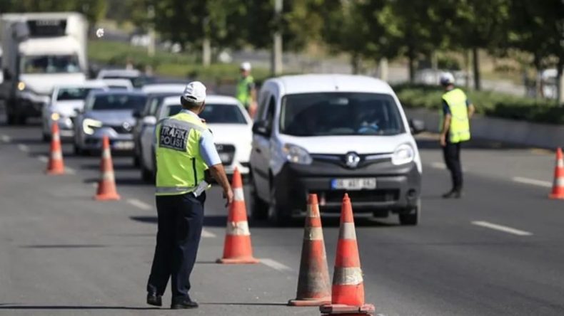İstanbul’da Trafik Kurallarını İhlal Eden 2 Sürücüye 97 Bin 557 Lira Para Cezası
