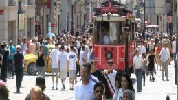 İstiklal Caddesi’nde İnsan Selinin Ortaya Çıkışı