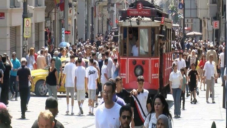 İstiklal Caddesi’nde İnsan Selinin Ortaya Çıkışı