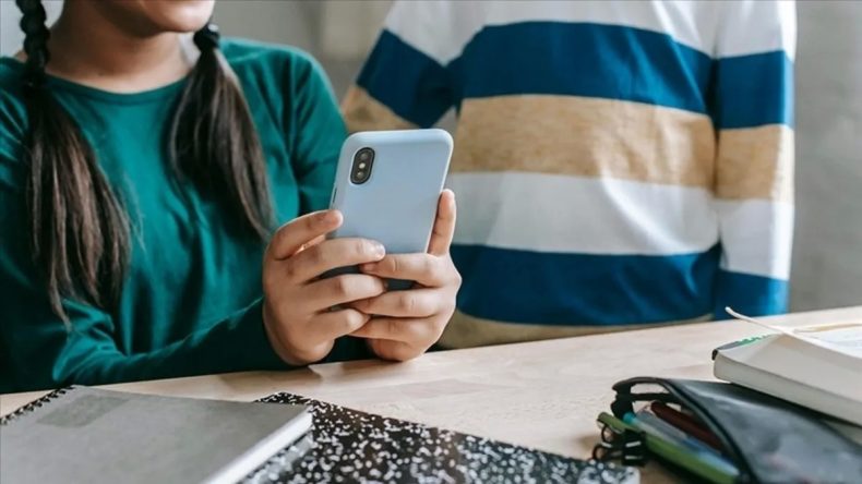 İtalya’da Öğrencilere Cep Telefonu Yasağı Uygulaması