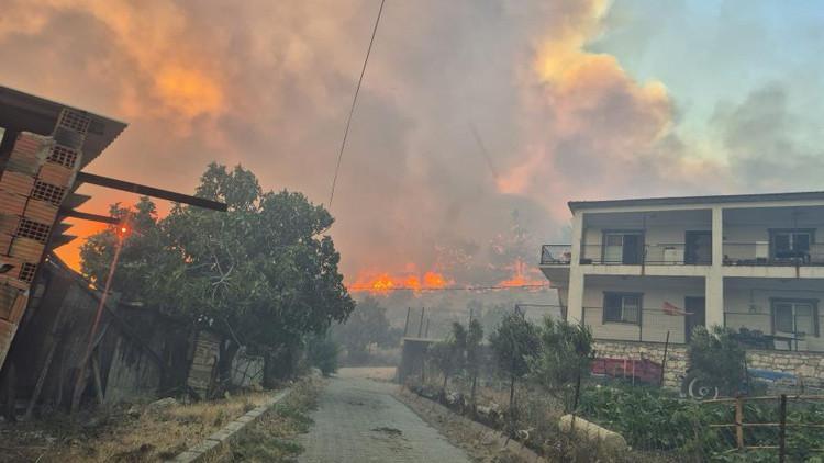 İzmir'deki Yangın Başarıyla Kontrol Altına Alındı